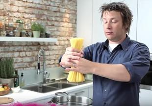 Вода от варене на паста – модерна добавка за сосове