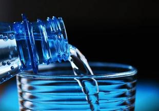 Пиенето на вода на работното място бори сънливостта