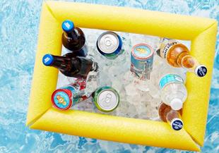 Как се прави плуващ хладилник за напитки в басейна