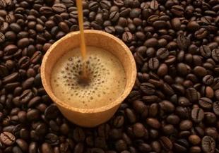 Ядлива чаша за кафе, произведена от българи, превзема света