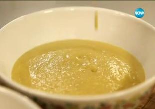 Карфиолена постна супа с ядки
