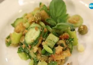 Тосканска салата панцанела със зелени зеленчуци