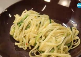 Постни спагети с тиквички и маслини