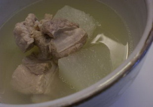 Супа със свинско и зимен пъпеш