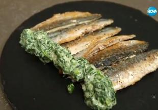 Печени малки рибки със зелен сос