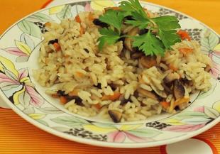 Печен ориз с гъби и моркови