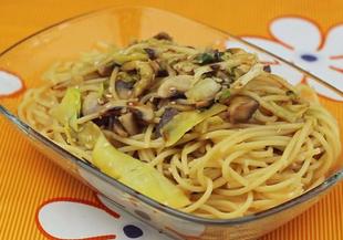 Спагети със зеленчуци и азиатски акцент