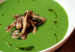 Супа с броколи и японски диви гъби