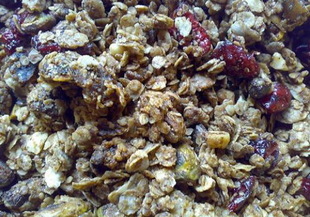 Гранола с кленов сироп и сушени плодове