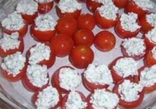 Пълнени чери домати със сирене