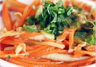 Огнена салата с моркови по азиатски