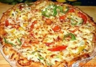 Вегетарианска пица със сирена и чушки