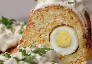 Солен кекс с цели варени яйца