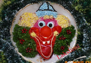 Зимна салата Веселия клоун с месо и цвекло