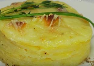 Картофен гартен - печени картофи със сметана и чесън