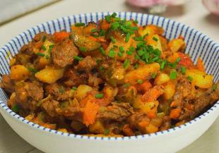 Татарско азу - телешко с картофи и зеленчуци