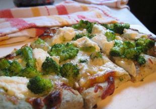Пица с броколи и рикота 