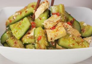 Азиатска салата с краставици и тофу