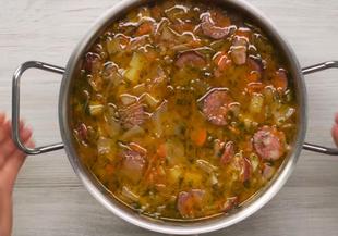 Капустник - зелева супа с бекон и наденица