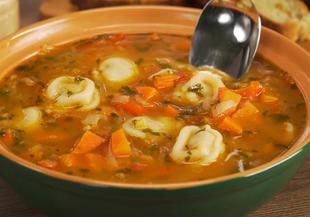 Зеленчукова супа с пелмени или равиоли