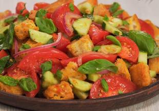 Панцанела - салата с домати и краставици с крутони