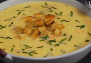 Картофена супа с крем сирене и пилешки бульон