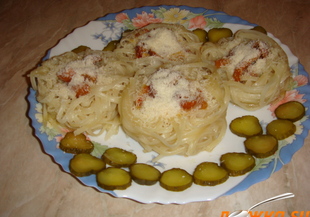 Гнезда от спагети с шунка и пармезан