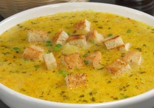 Лучена супа с пушено сирене и картофи
