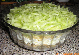 Рошава салата Изумруд с краставици и гъби