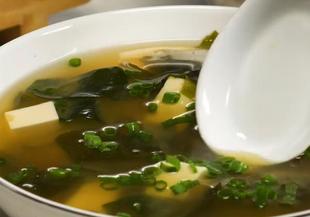 Постна мисо супа с тофу и водорасли