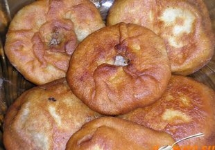 Домашни хрупкави пирожки с кайма