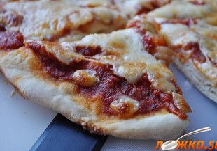 Домашна зеленчукова пица с моцарела