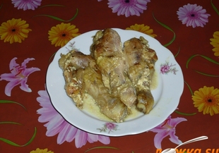 Пилешки бутчета с лук в сметана