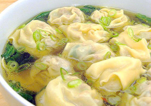 Китайска супа с тестени пакетчета уонтон