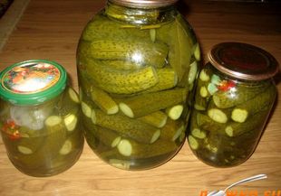 Кисели краставички с карамфил