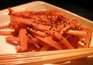 Морковени ивици със сусам