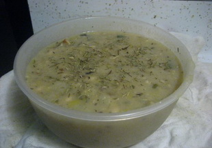 Чеснова супа от картофи, праз и боб