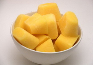 Шейк от ананас и манго на кубчета