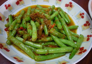 Запържен зелен фасул в сос Самбал