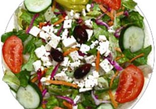 Гръцка салата с много продукти
