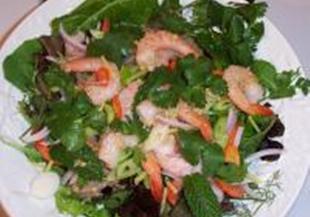 Пикантна тайландска салата със скариди
