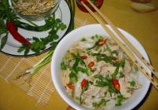 Виетнамска пилешка супа