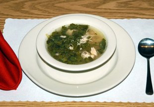 Пилешка супа с див копър и спанак