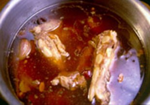 Пикантна супа със свински ребърца