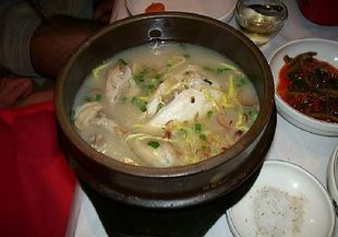 Корейска пилешка супа със сусам