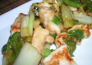 Зелено пиле със зеленчуци по китайски