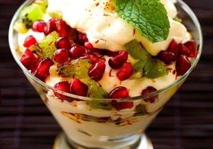 Десерт с йогурт и нар