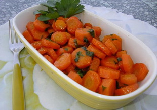Запържени моркови с магданоз