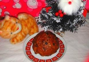Коледен кейк със стафиди, мляко и ядки