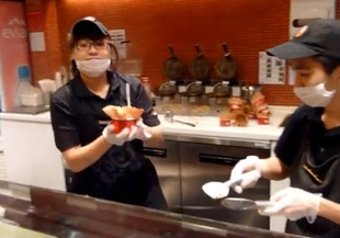 Как сервират сладолед в Сингапур